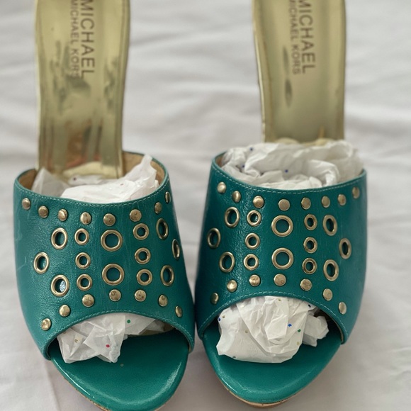 MICHAEL Michael Kors Platform Heels - Picture 2 of 5